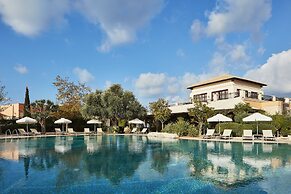 Aphrodite Hills Hotel