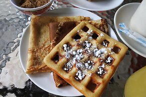 Hi Karon Beach Hotel