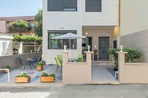 Athina's Flat on the sea