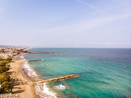 Athina's Flat on the sea