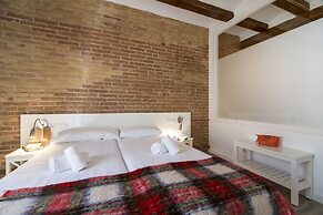 Happy People Ramblas Harbour