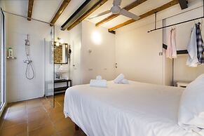 Happy People Ramblas Harbour