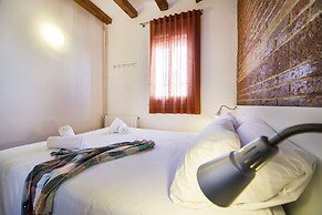 Happy People Ramblas Harbour