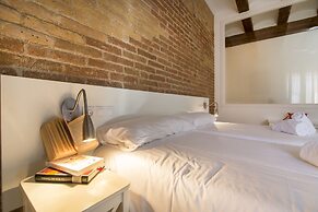 Happy People Ramblas Harbour