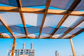 Happy People Ramblas Harbour