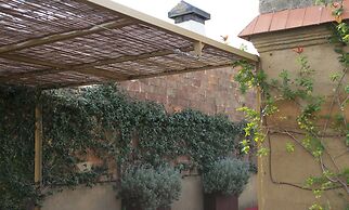 Happy People Ramblas Harbour