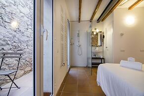 Happy People Ramblas Harbour