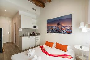 Happy People Sagrada Familia