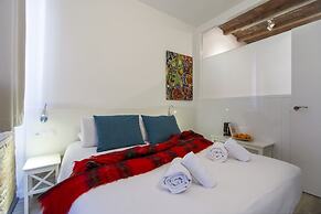 Happy People Sagrada Familia