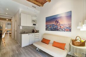 Happy People Sagrada Familia