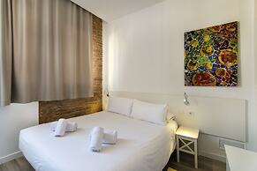 Happy People Sagrada Familia