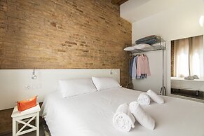 Happy People Sagrada Familia