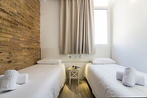 Happy People Sagrada Familia