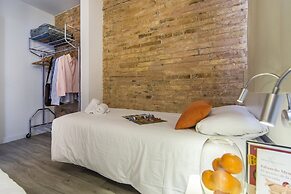 Happy People Sagrada Familia