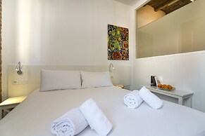 Happy People Sagrada Familia