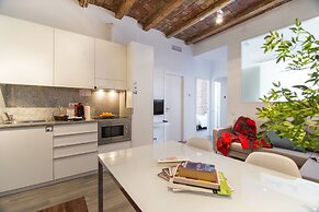 Happy People Sagrada Familia