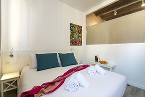 Happy People Sagrada Familia