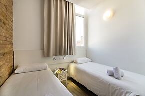 Happy People Sagrada Familia