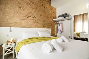 Happy People Sagrada Familia