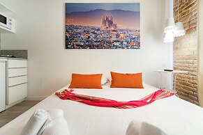 Happy People Sagrada Familia