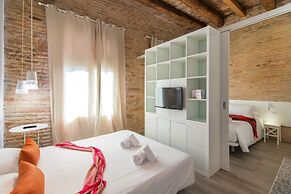 Happy People Sagrada Familia