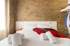 Happy People Sagrada Familia