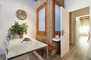 Happy People Sagrada Familia