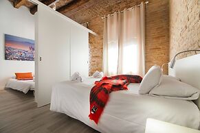 Happy People Sagrada Familia