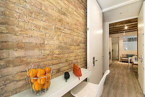 Happy People Sagrada Familia