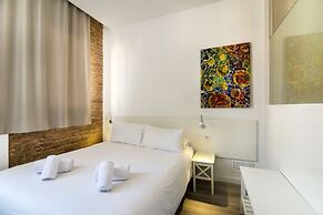 Happy People Sagrada Familia