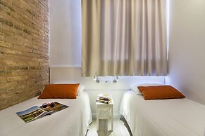 Happy People Sagrada Familia