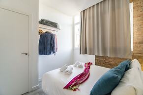 Happy People Sagrada Familia