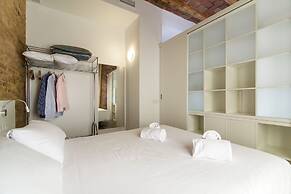 Happy People Sagrada Familia