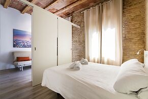 Happy People Sagrada Familia