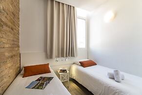 Happy People Sagrada Familia