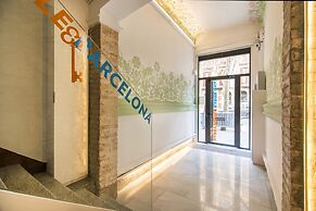 Happy People Sagrada Familia