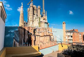 Happy People Sagrada Familia