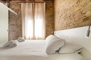 Happy People Sagrada Familia