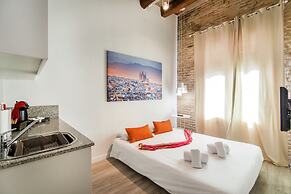 Happy People Sagrada Familia