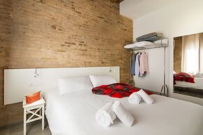 Happy People Sagrada Familia