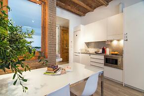 Happy People Sagrada Familia