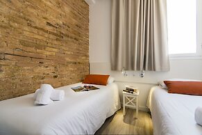 Happy People Sagrada Familia