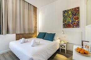 Happy People Sagrada Familia