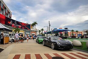 The Daytona, Autograph Collection