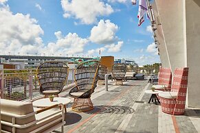 The Daytona, Autograph Collection