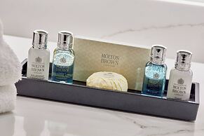 The Daytona, Autograph Collection