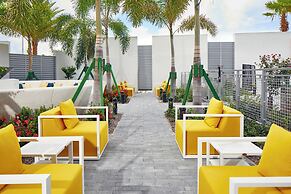 The Daytona, Autograph Collection