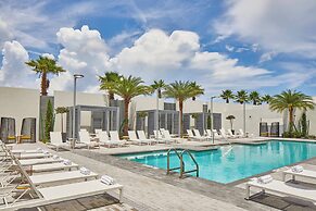 The Daytona, Autograph Collection