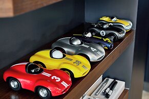 The Daytona, Autograph Collection