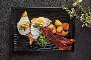 The Daytona, Autograph Collection